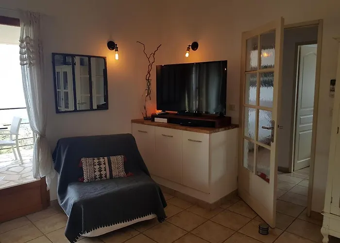 וילה Quiet Villa, Exceptional Sea View Ventiseri