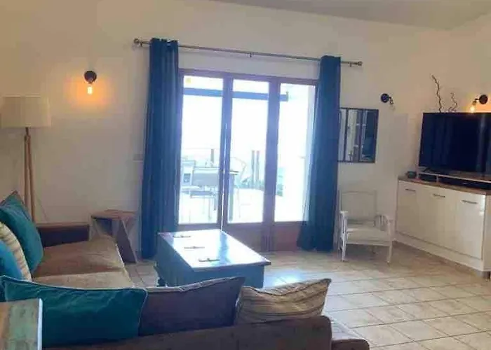 Quiet Villa, Exceptional Sea View וילה